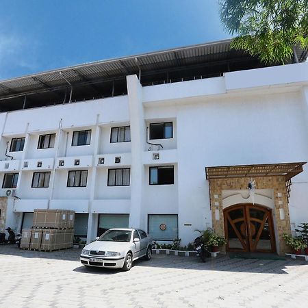 Super Townhouse Dona Castle Hotel Kollam Eksteriør billede