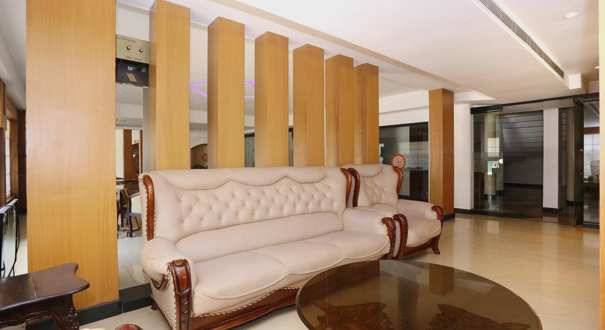 Super Townhouse Dona Castle Hotel Kollam Eksteriør billede