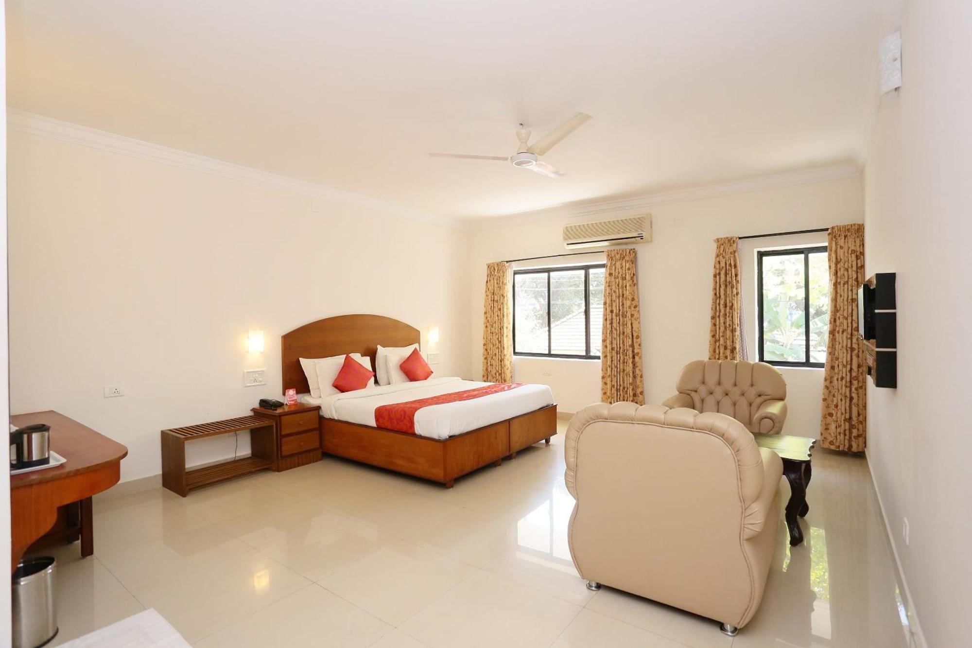 Super Townhouse Dona Castle Hotel Kollam Eksteriør billede