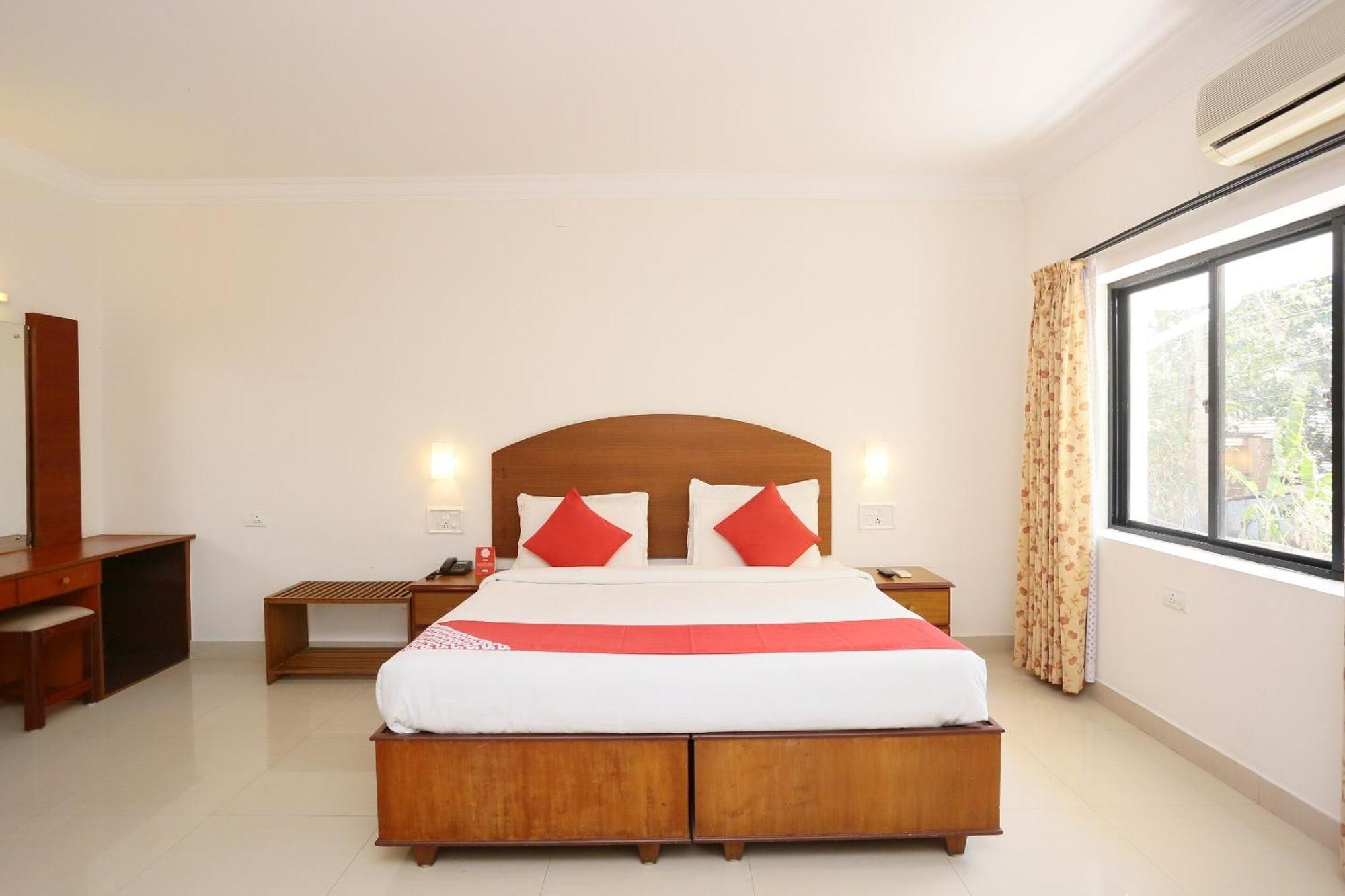 Super Townhouse Dona Castle Hotel Kollam Eksteriør billede