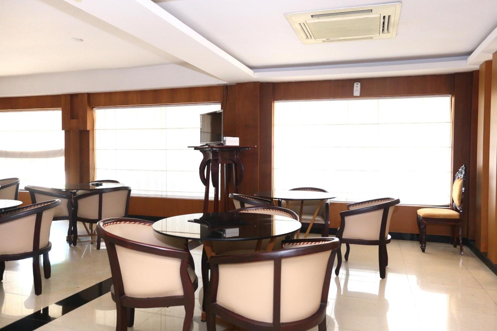 Super Townhouse Dona Castle Hotel Kollam Eksteriør billede