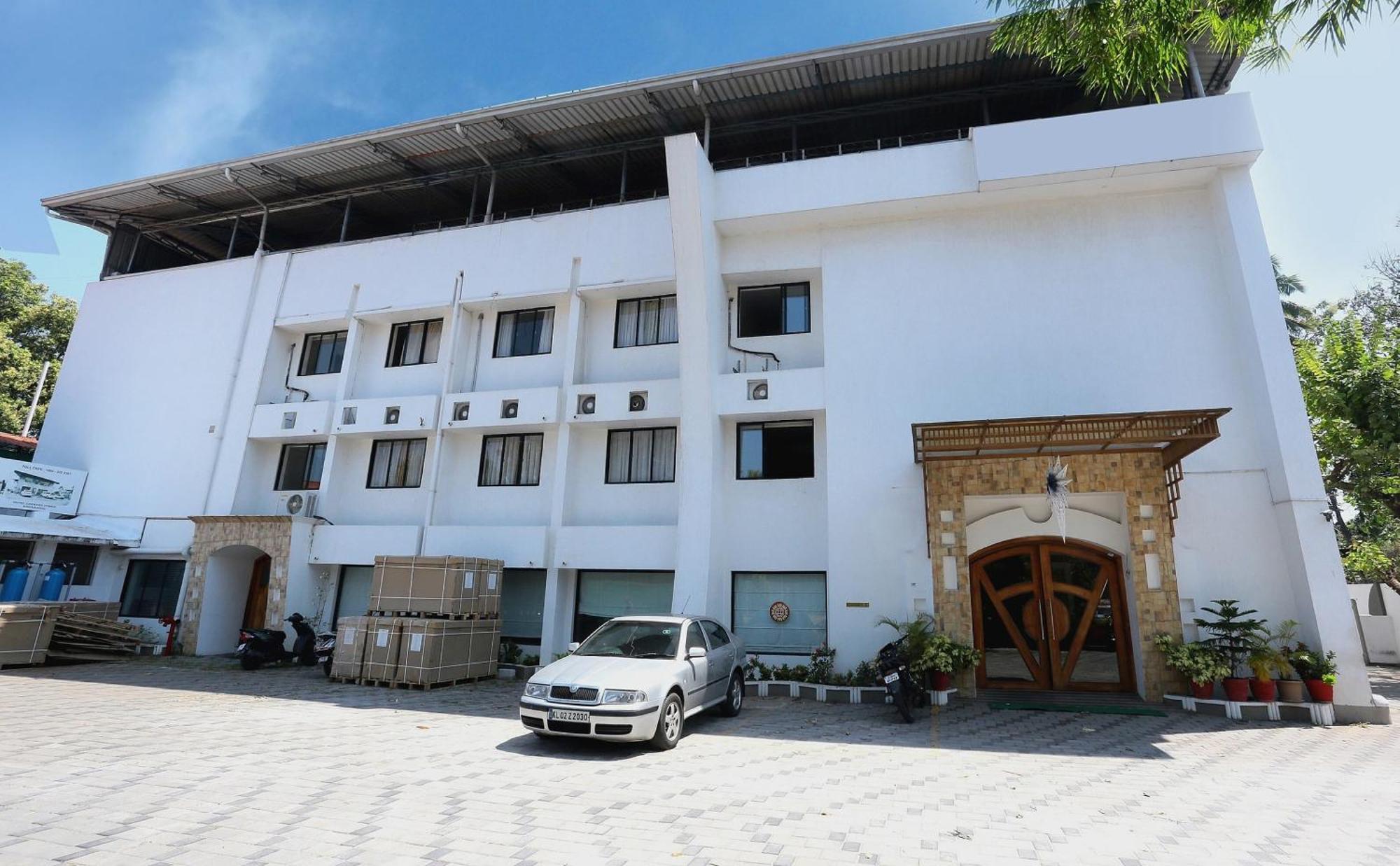 Super Townhouse Dona Castle Hotel Kollam Eksteriør billede
