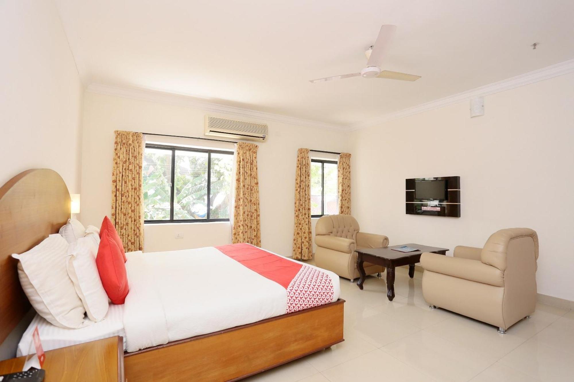 Super Townhouse Dona Castle Hotel Kollam Eksteriør billede