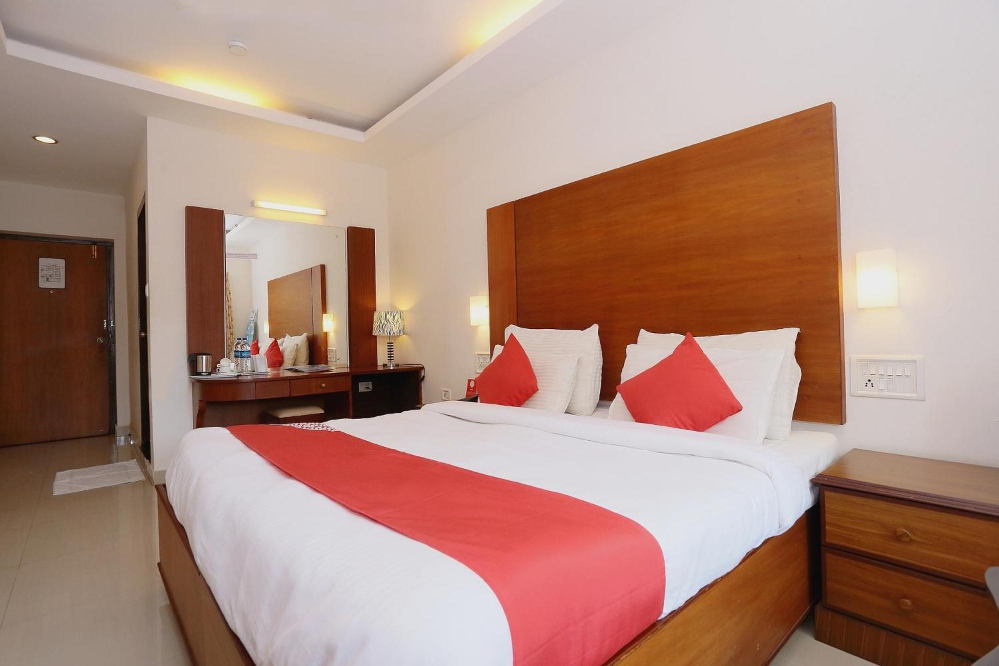 Super Townhouse Dona Castle Hotel Kollam Eksteriør billede
