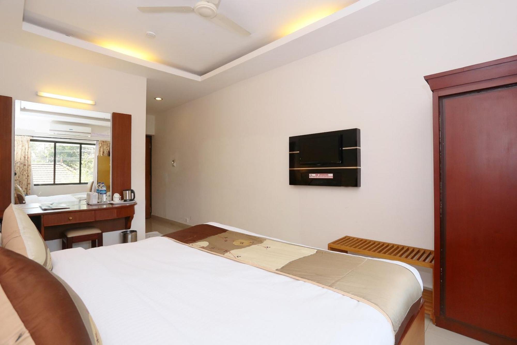Super Townhouse Dona Castle Hotel Kollam Eksteriør billede