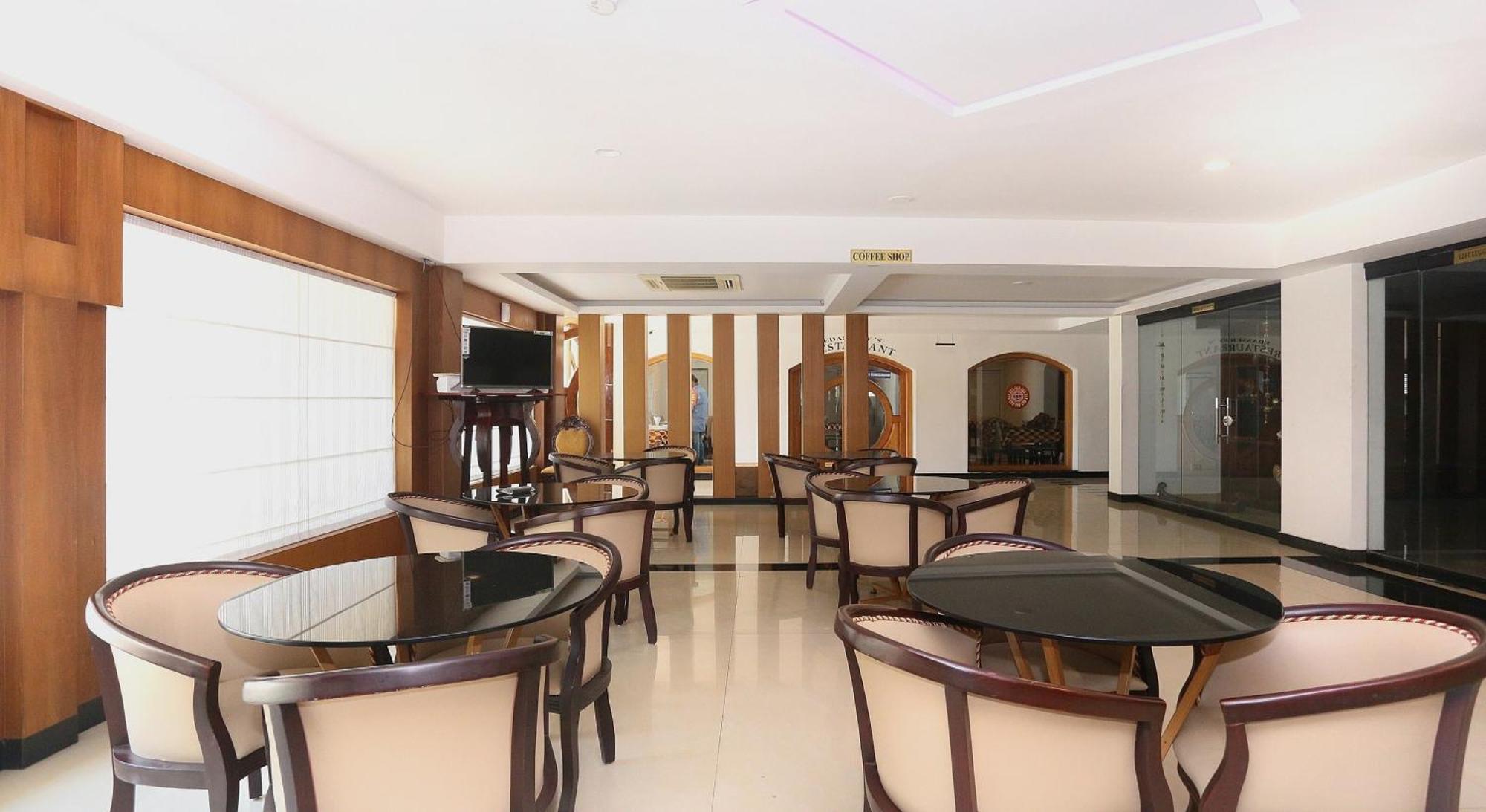 Super Townhouse Dona Castle Hotel Kollam Eksteriør billede