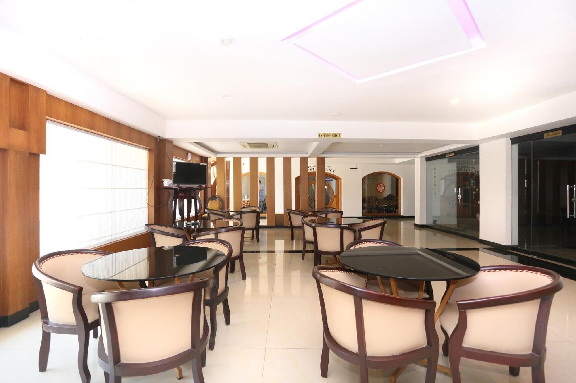 Super Townhouse Dona Castle Hotel Kollam Eksteriør billede