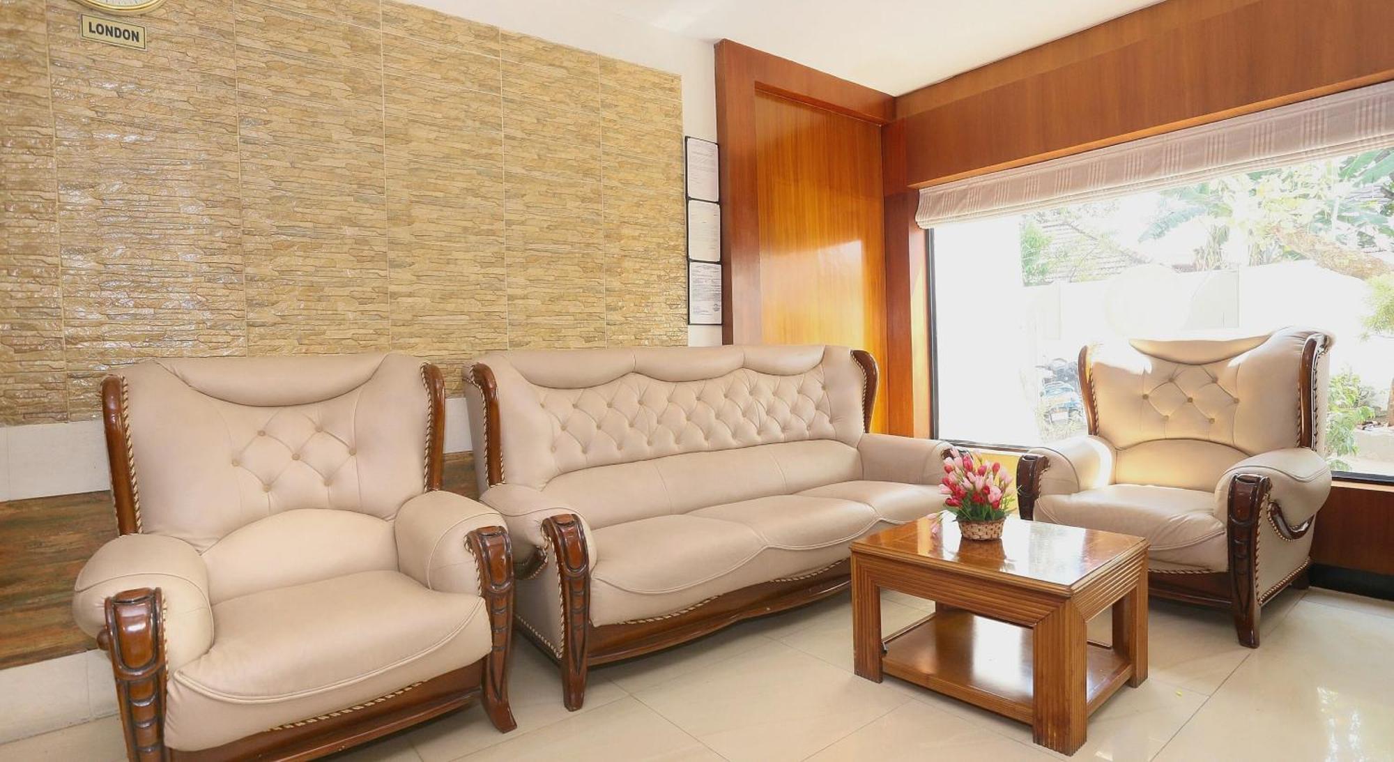 Super Townhouse Dona Castle Hotel Kollam Eksteriør billede