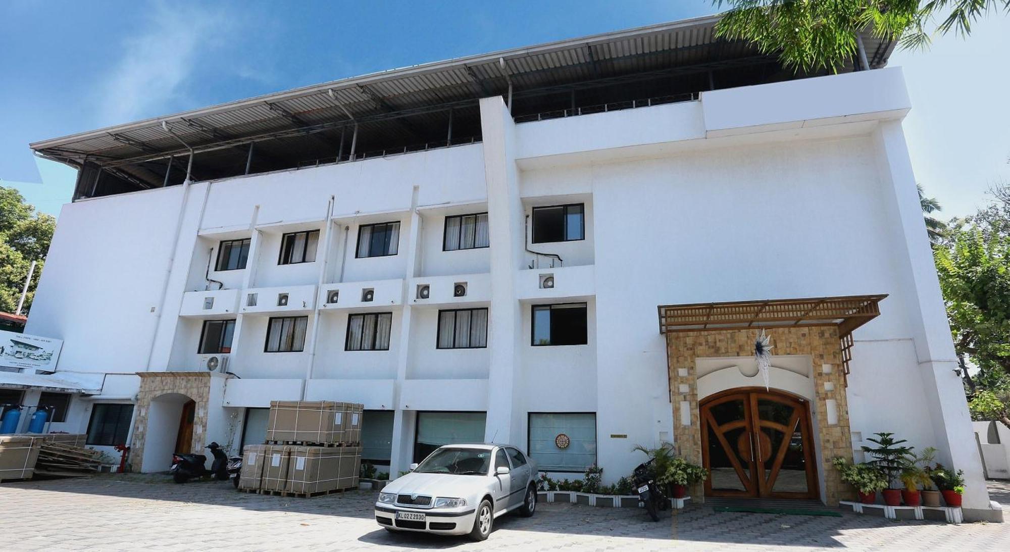 Super Townhouse Dona Castle Hotel Kollam Eksteriør billede