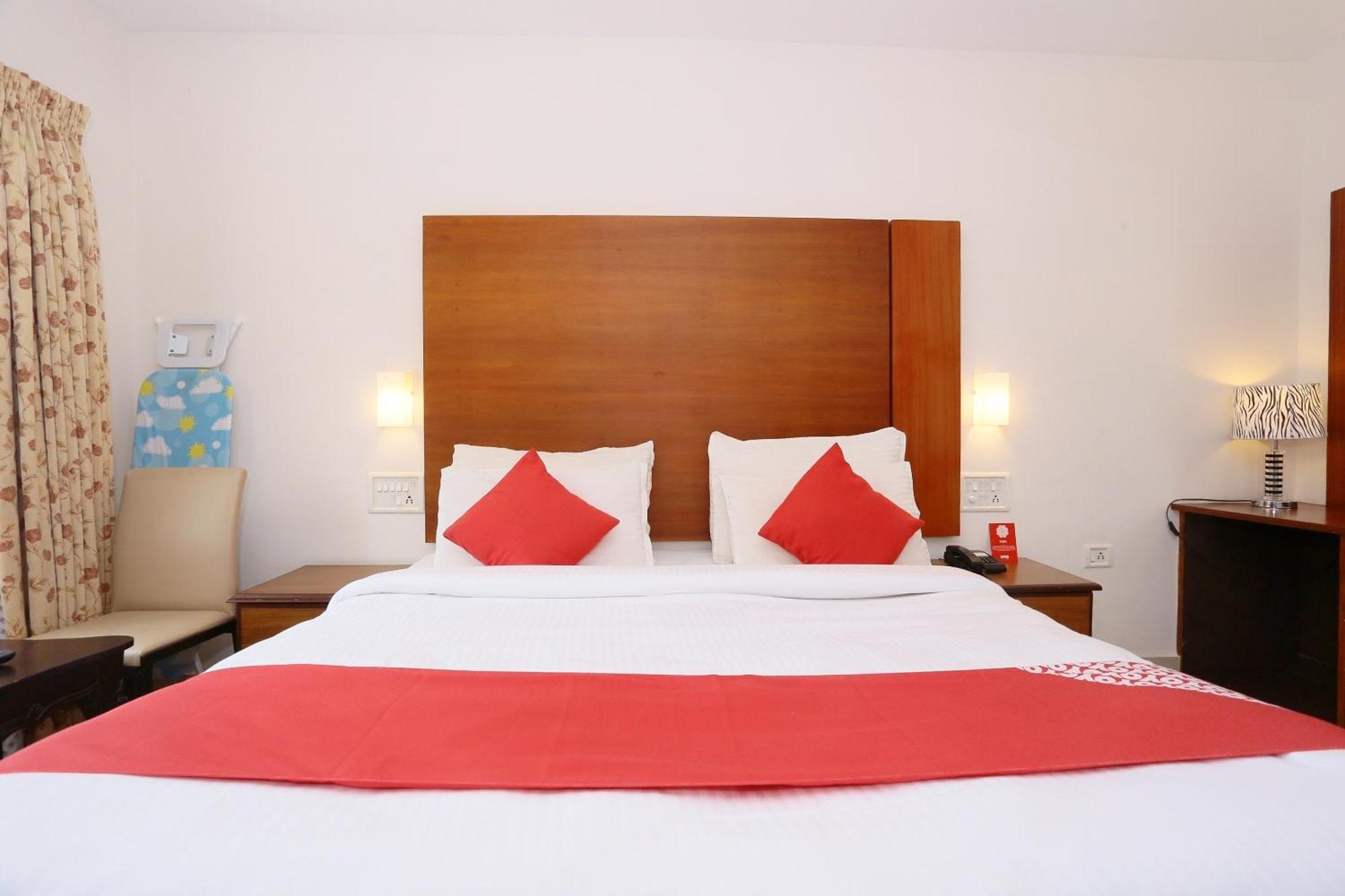 Super Townhouse Dona Castle Hotel Kollam Eksteriør billede