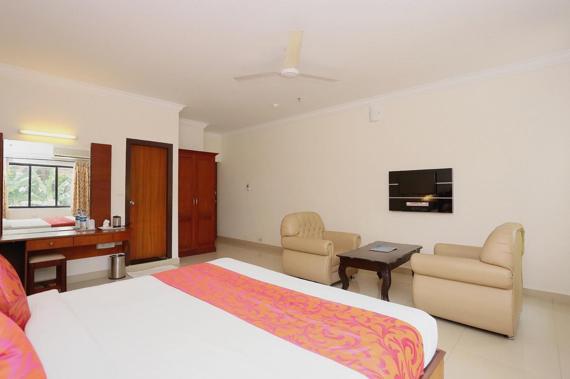 Super Townhouse Dona Castle Hotel Kollam Eksteriør billede