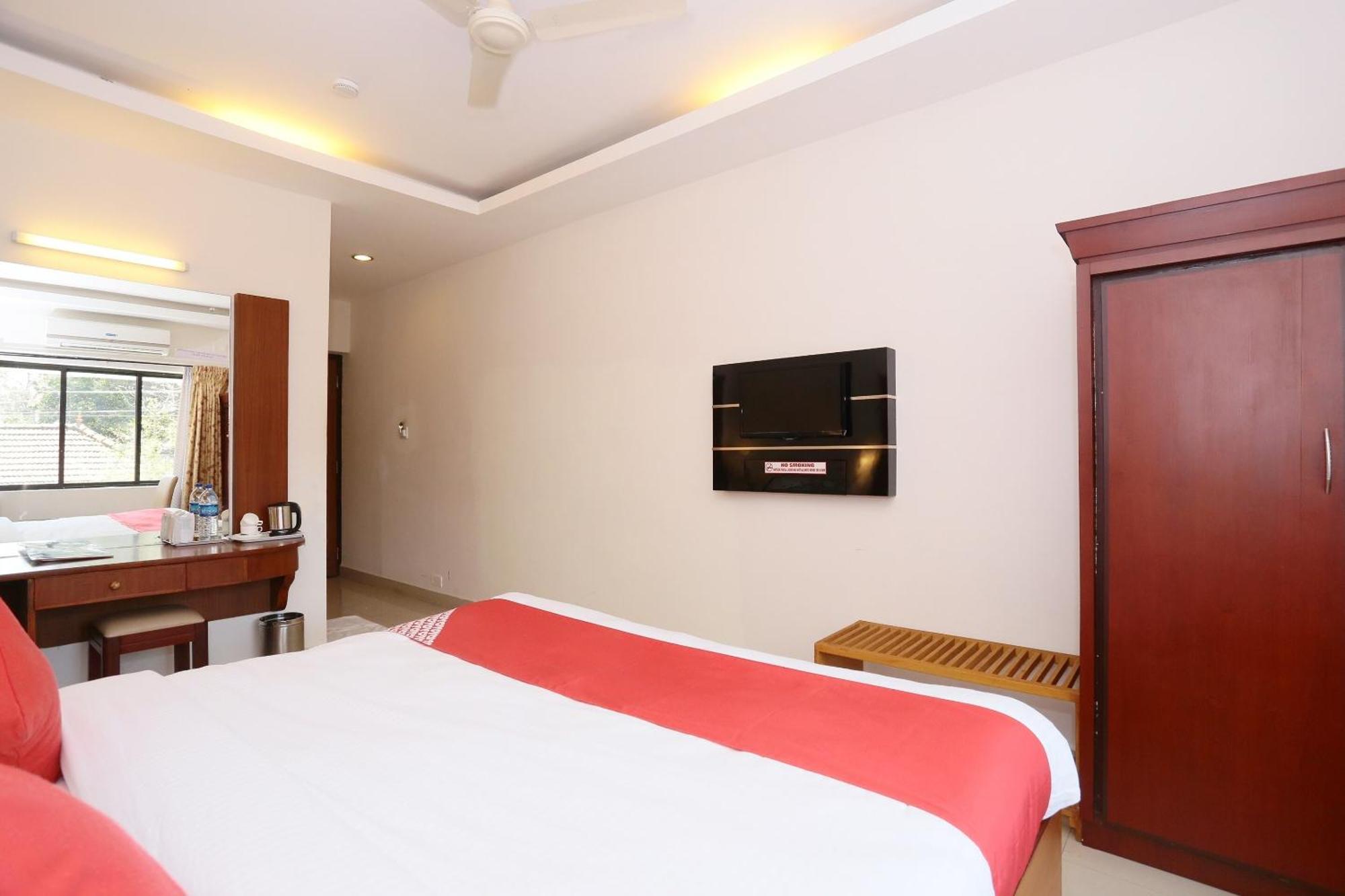 Super Townhouse Dona Castle Hotel Kollam Eksteriør billede