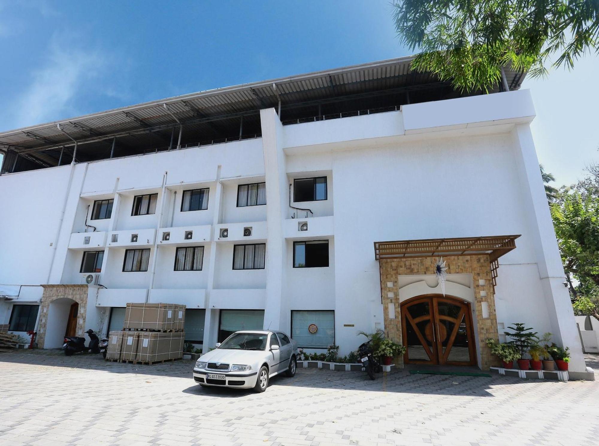 Super Townhouse Dona Castle Hotel Kollam Eksteriør billede
